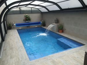 Cuánto cuesta hacer una piscina climatizada en casa